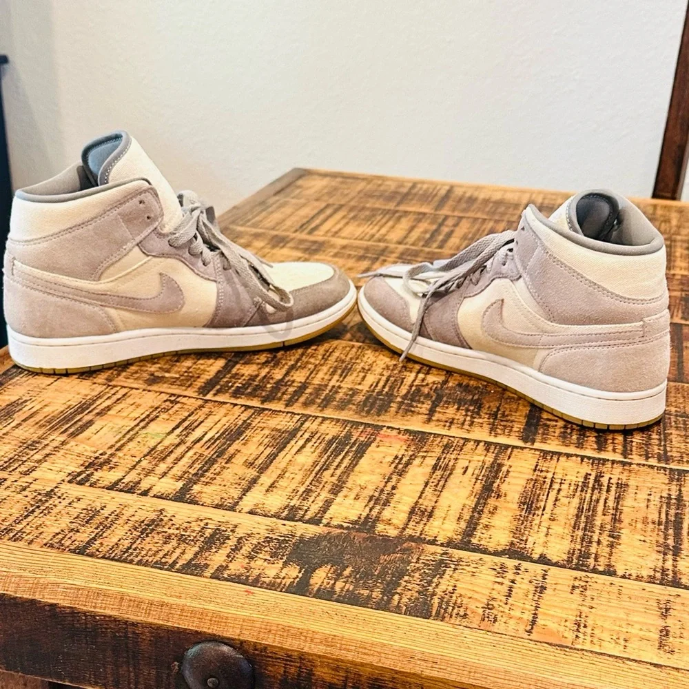 AIR JORDAN 1 MID SE COCONUT MILK GUM MENS BASKETBALL SHOES - Picture 2 of 13